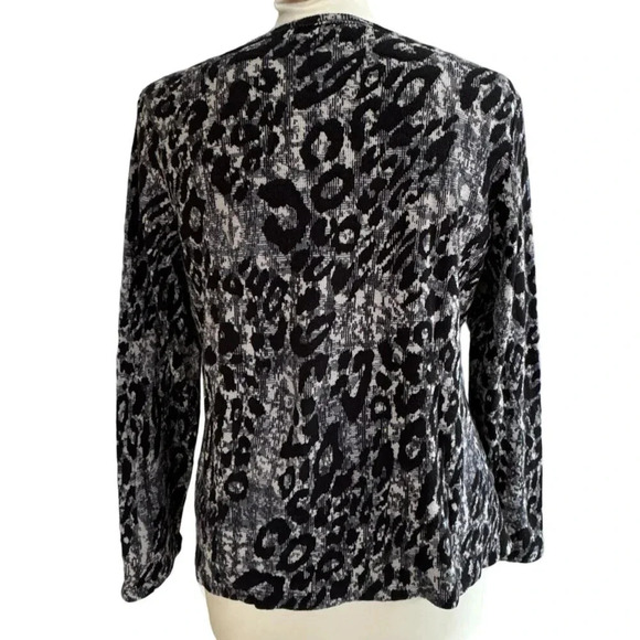 Liz Claiborne || Cool Toned Leopard Print  T Shirt Blouse Petite Large - Picture 2 of 4